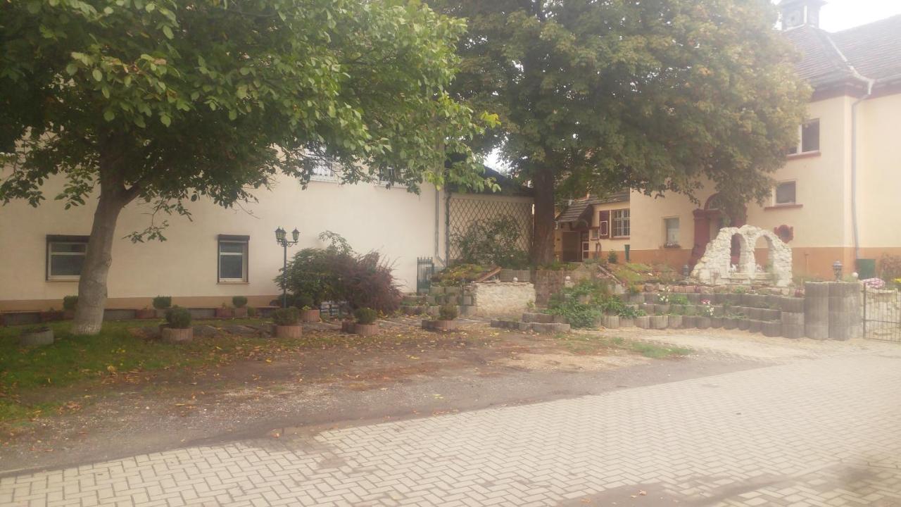 Historische Schule "Ferienwohnung Pauline" I&Ii Stobnitz Bagian luar foto